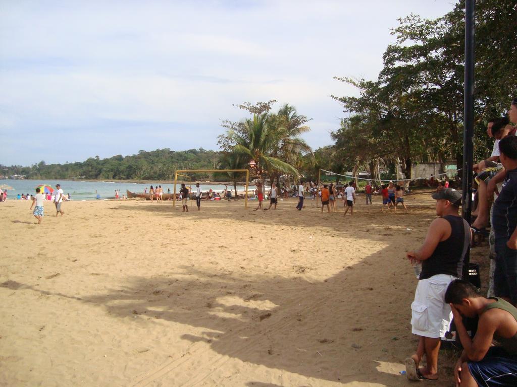 Hotel La Uvita ปูแอร์โตลีมอน ภายนอก รูปภาพ