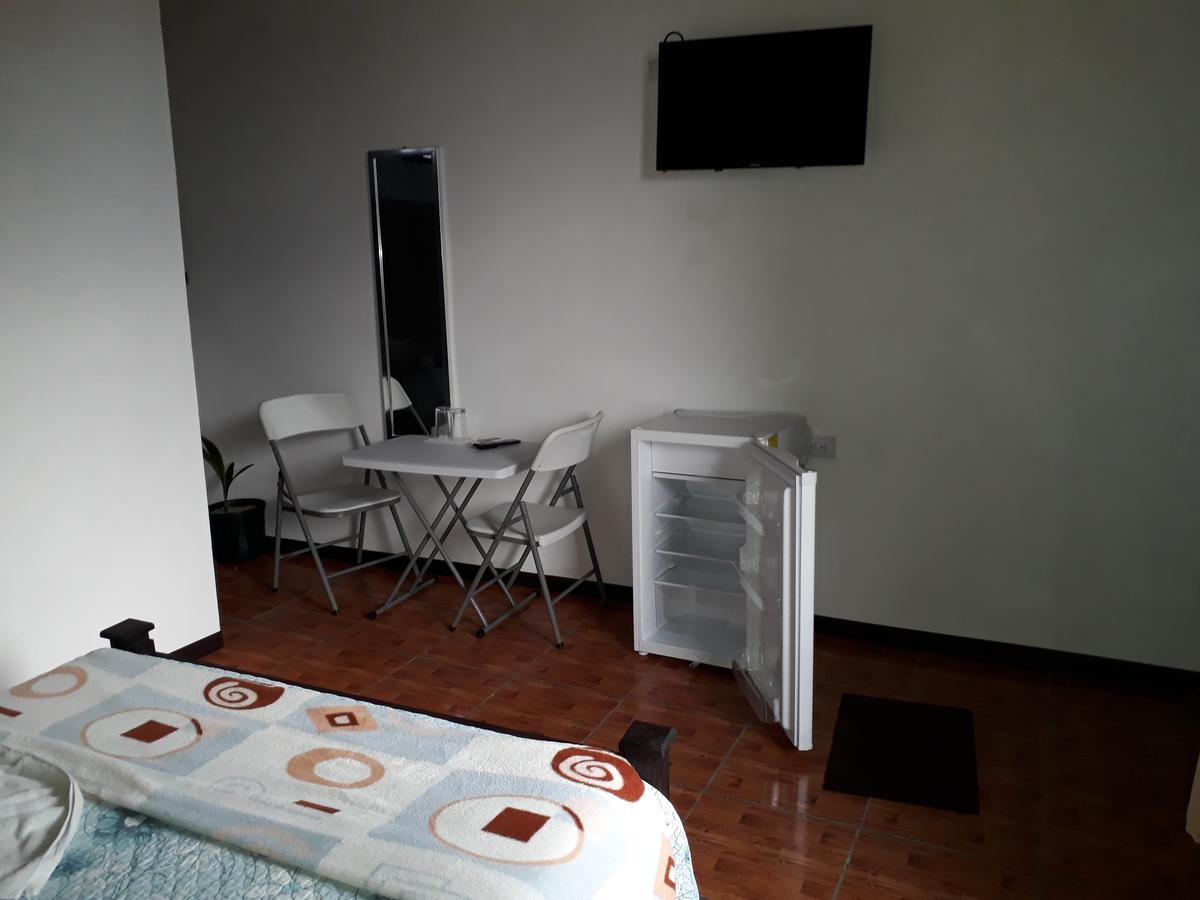 Hotel La Uvita ปูแอร์โตลีมอน ภายนอก รูปภาพ