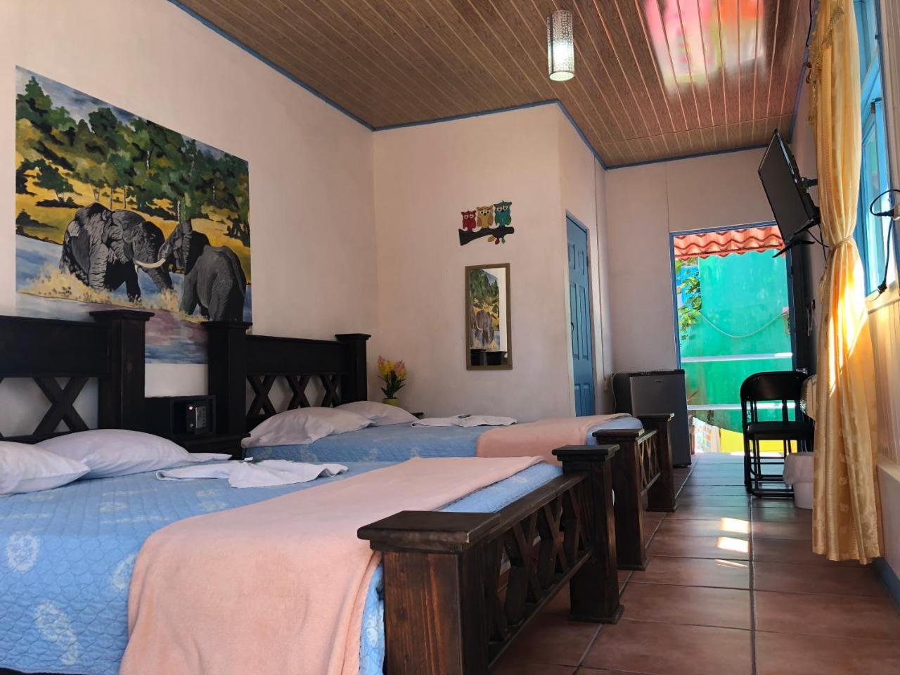 Hotel La Uvita ปูแอร์โตลีมอน ภายนอก รูปภาพ
